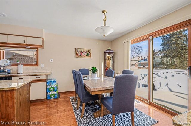 31281 Country Ridge Circle, Farmington Hills, MI 48331