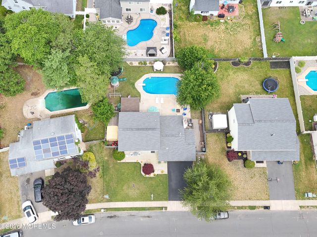 7 Stowe Lane, Howell, NJ 07731