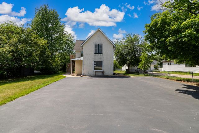 585 S Wasson Lane, River Falls, WI 54022