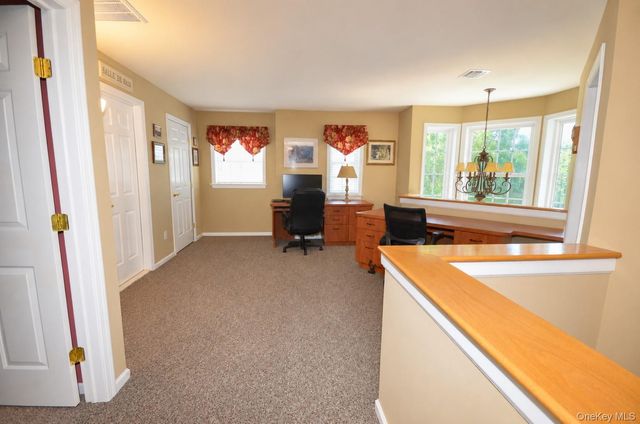727 Balfour Place, Melville, NY 11747