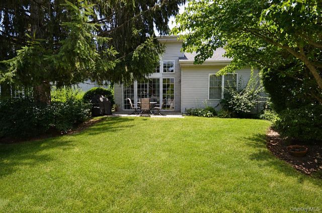 727 Balfour Place, Melville, NY 11747