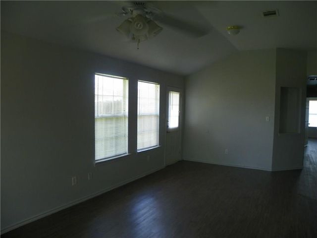2221 CREEKSIDE LN A, Georgetown, TX 78626