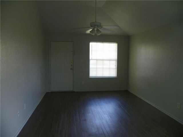 2221 CREEKSIDE LN A, Georgetown, TX 78626