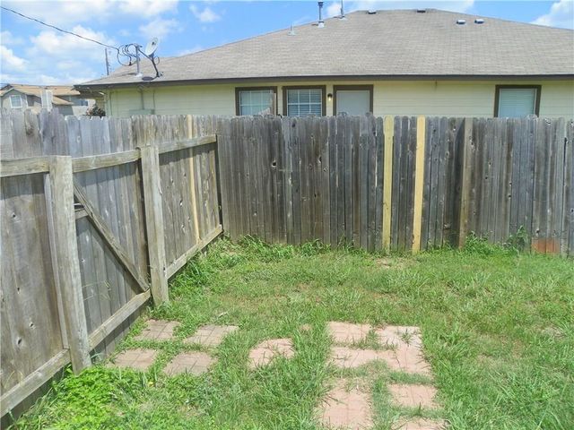 2221 CREEKSIDE LN A, Georgetown, TX 78626