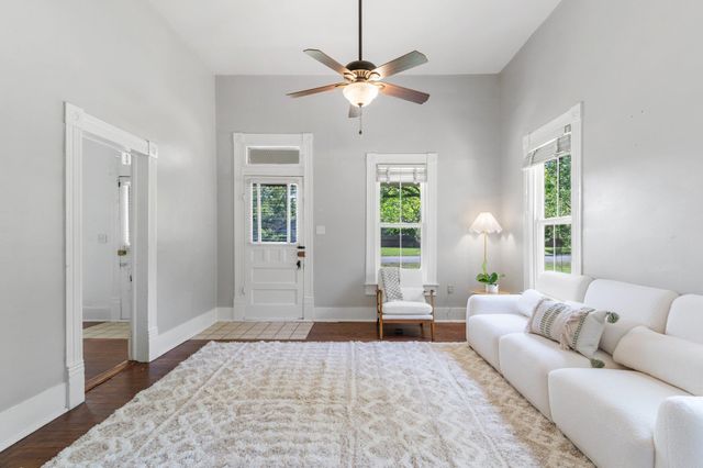 301 N Avenue F, Elgin, TX 78621