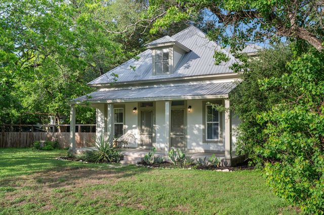 301 N Avenue F, Elgin, TX 78621