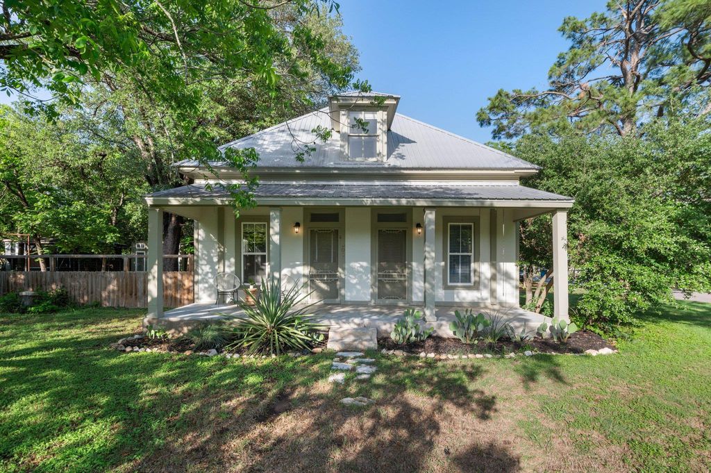 301 N Avenue F, Elgin, TX 78621