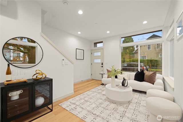 7005 9th Avenue NE, Seattle, WA 98115