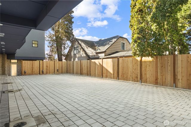 7005 9th Avenue NE, Seattle, WA 98115