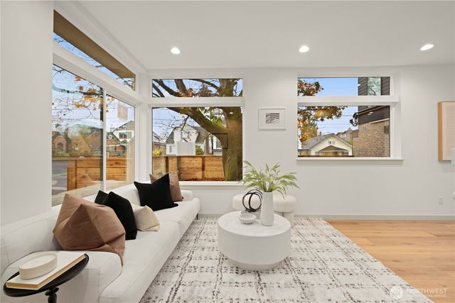 7005 9th Avenue NE, Seattle, WA 98115