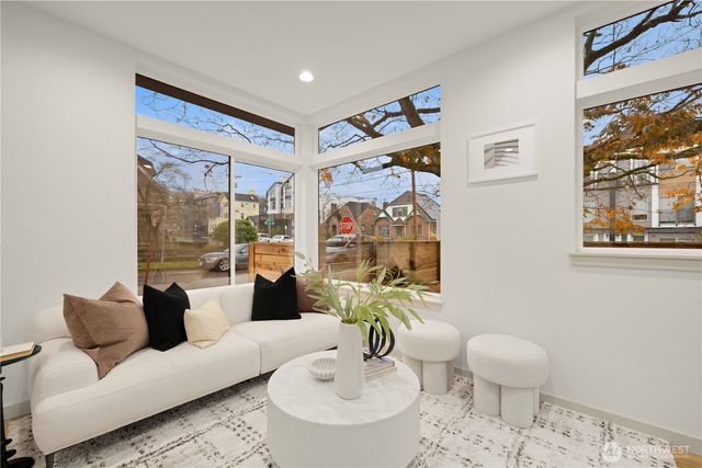 7005 9th Avenue NE, Seattle, WA 98115