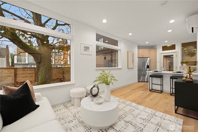 7005 9th Avenue NE, Seattle, WA 98115