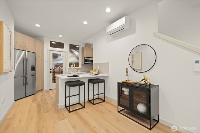 7005 9th Avenue NE, Seattle, WA 98115