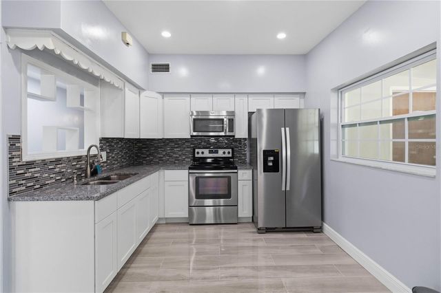 8304 DOT LANE, Orlando, FL 32809