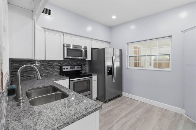 8304 DOT LANE, Orlando, FL 32809