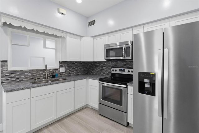 8304 DOT LANE, Orlando, FL 32809