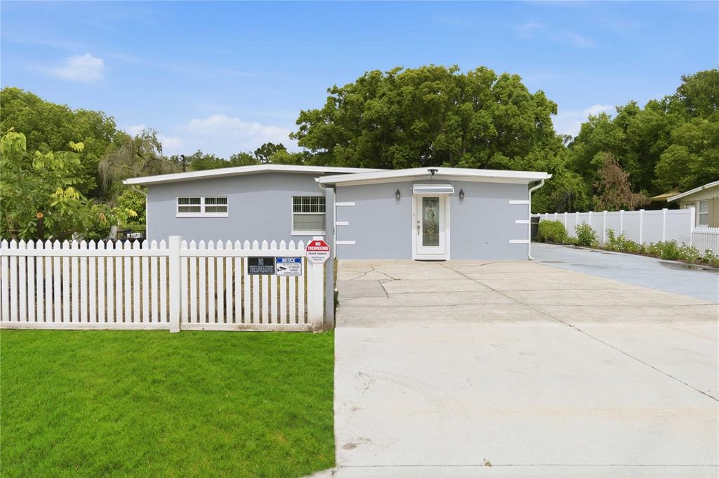 8304 DOT LANE, Orlando, FL 32809