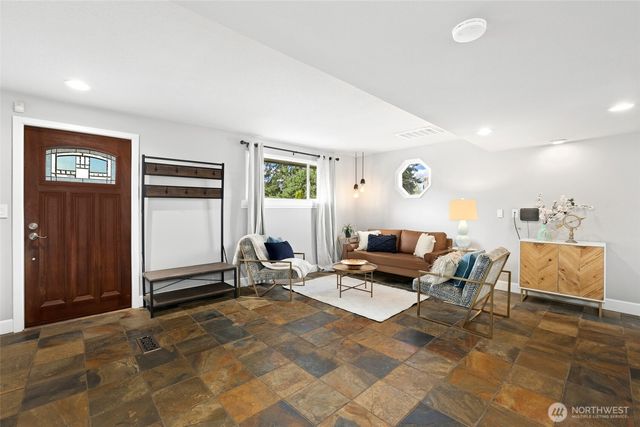 20604 4th Avenue S, Des Moines, WA 98198