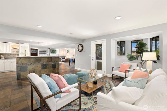 20604 4th Avenue S, Des Moines, WA 98198