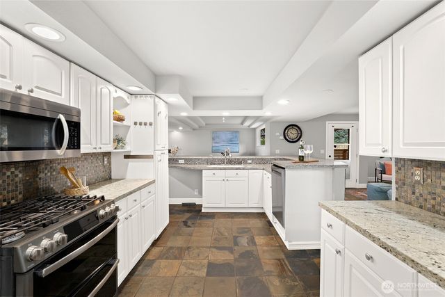 20604 4th Avenue S, Des Moines, WA 98198