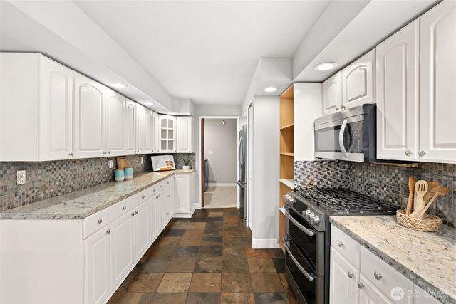 20604 4th Avenue S, Des Moines, WA 98198