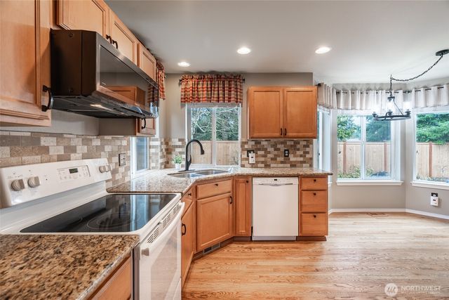 12717 E 166th Street Court E, Puyallup, WA 98374