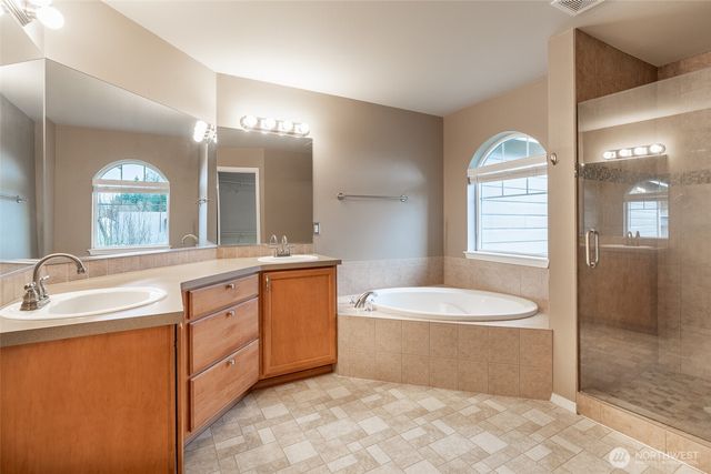 12717 E 166th Street Court E, Puyallup, WA 98374