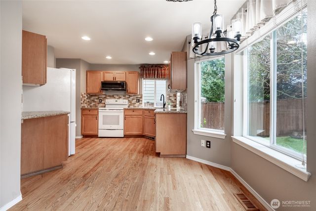 12717 E 166th Street Court E, Puyallup, WA 98374