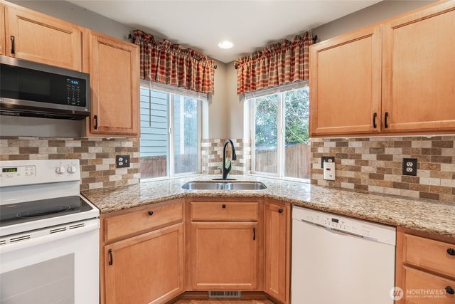 12717 E 166th Street Court E, Puyallup, WA 98374