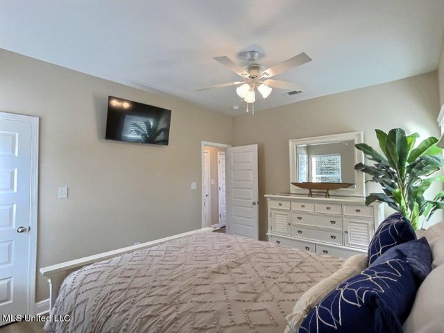 8716 W Simmons Bayou Drive, Ocean Springs, MS 39564