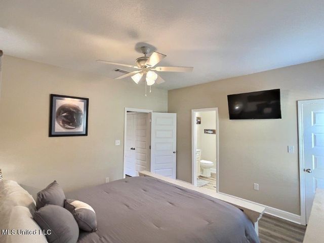 8716 W Simmons Bayou Drive, Ocean Springs, MS 39564