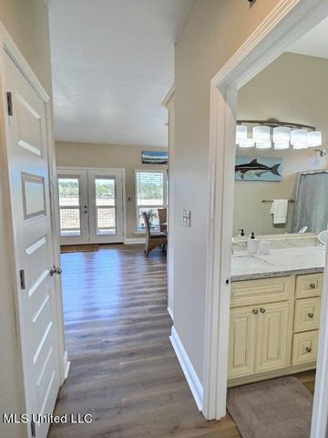 8716 W Simmons Bayou Drive, Ocean Springs, MS 39564