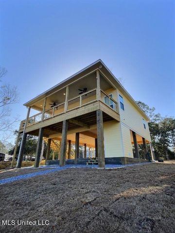 8716 W Simmons Bayou Drive, Ocean Springs, MS 39564