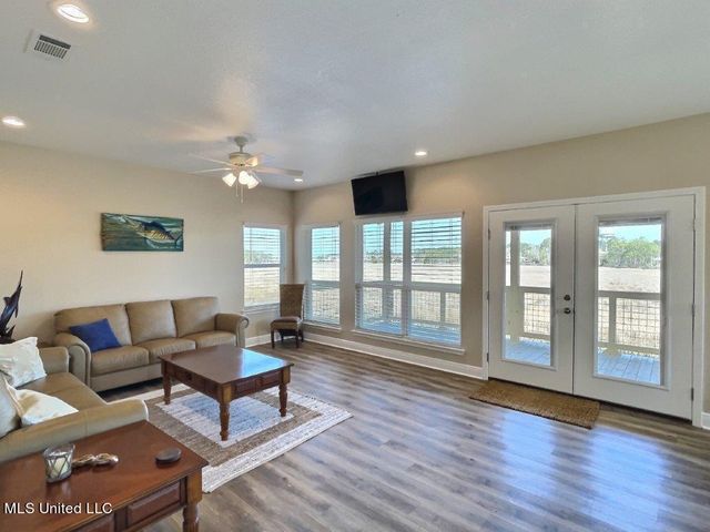 8716 W Simmons Bayou Drive, Ocean Springs, MS 39564