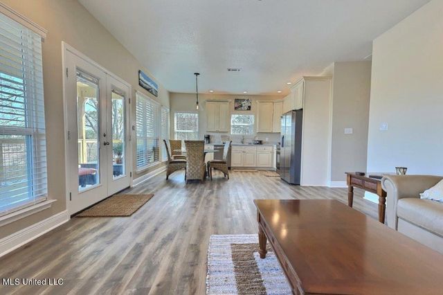 8716 W Simmons Bayou Drive, Ocean Springs, MS 39564