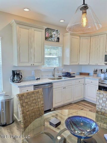 8716 W Simmons Bayou Drive, Ocean Springs, MS 39564