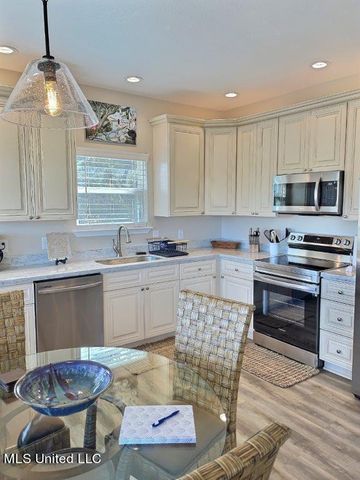 8716 W Simmons Bayou Drive, Ocean Springs, MS 39564