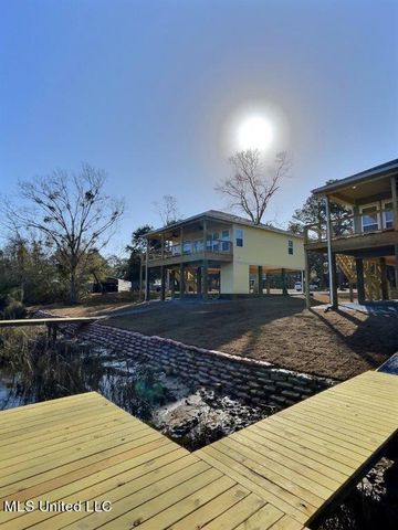 8716 W Simmons Bayou Drive, Ocean Springs, MS 39564