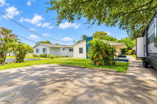 123 SE 2nd Avenue 1, Hallandale Beach, FL 33009