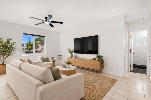 123 SE 2nd Avenue 1, Hallandale Beach, FL 33009