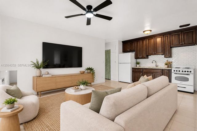 123 SE 2nd Avenue 1, Hallandale Beach, FL 33009
