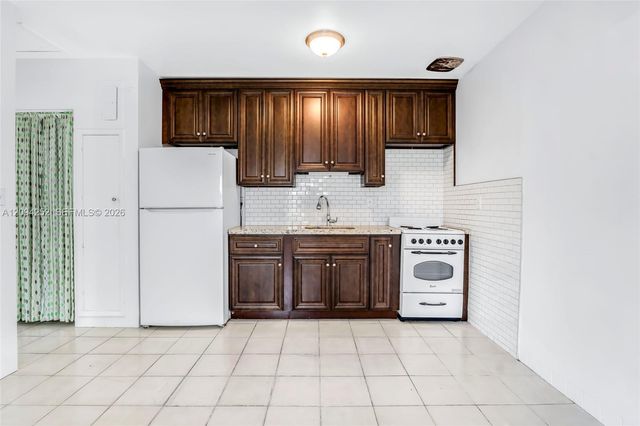123 SE 2nd Avenue 1, Hallandale Beach, FL 33009