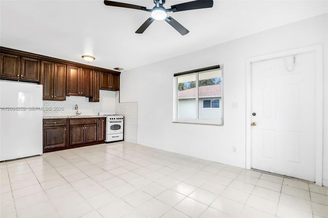 123 SE 2nd Avenue 1, Hallandale Beach, FL 33009