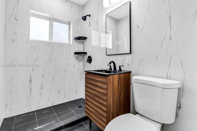 123 SE 2nd Avenue 1, Hallandale Beach, FL 33009