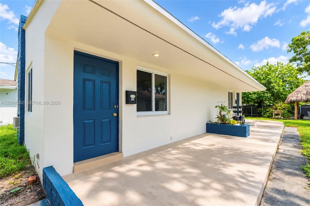 123 SE 2nd Avenue 1, Hallandale Beach, FL 33009