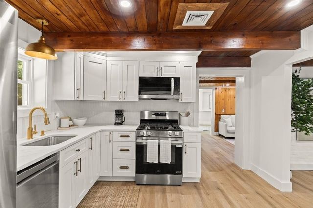 3 Abraham Ave, Freetown, MA 02717