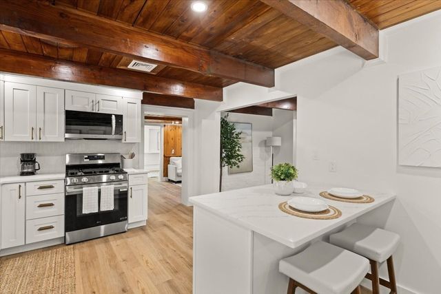 3 Abraham Ave, Freetown, MA 02717