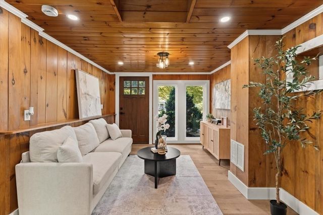 3 Abraham Ave, Freetown, MA 02717