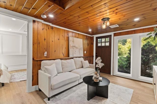 3 Abraham Ave, Freetown, MA 02717