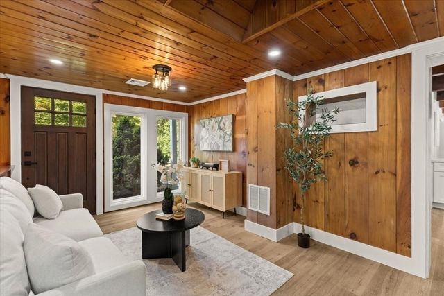 3 Abraham Ave, Freetown, MA 02717